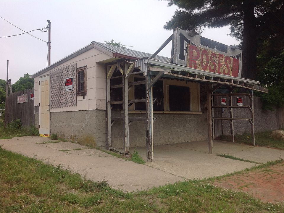 1st image of 288 E Suffolk Ave