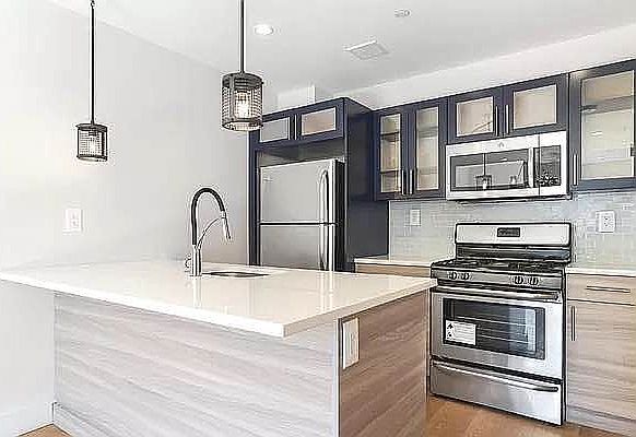 1st image of 431 Bainbridge St #3R