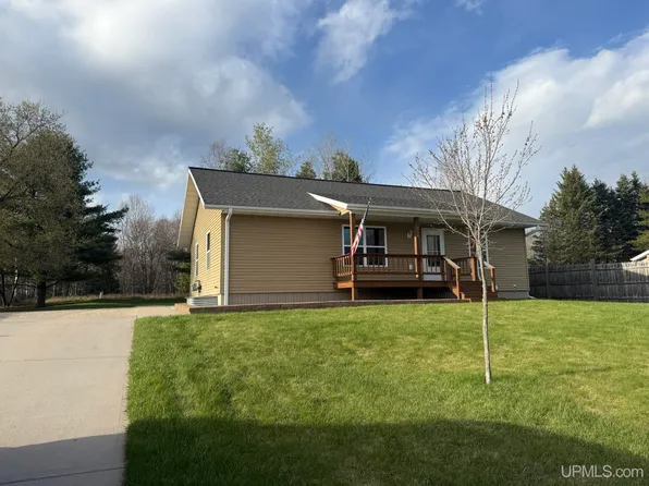 916 Coolidge Ave, Quinnesec, MI 49802
