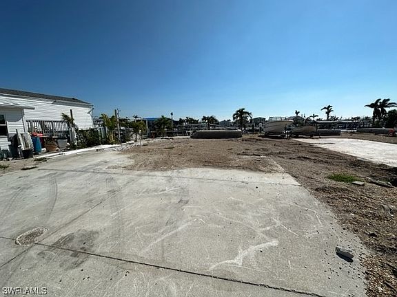 3rd image of 3823 Dewberry Ln