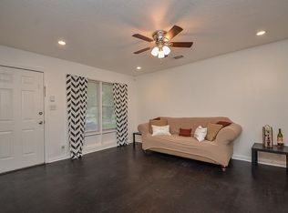 5743 Lakefield Dr, Houston, TX 77033