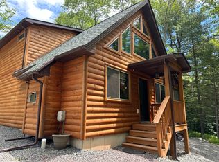 30 Woodland Dr, Gouldsboro, PA 18424