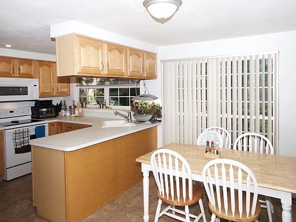 3rd image of 6817 Dickinson Ct