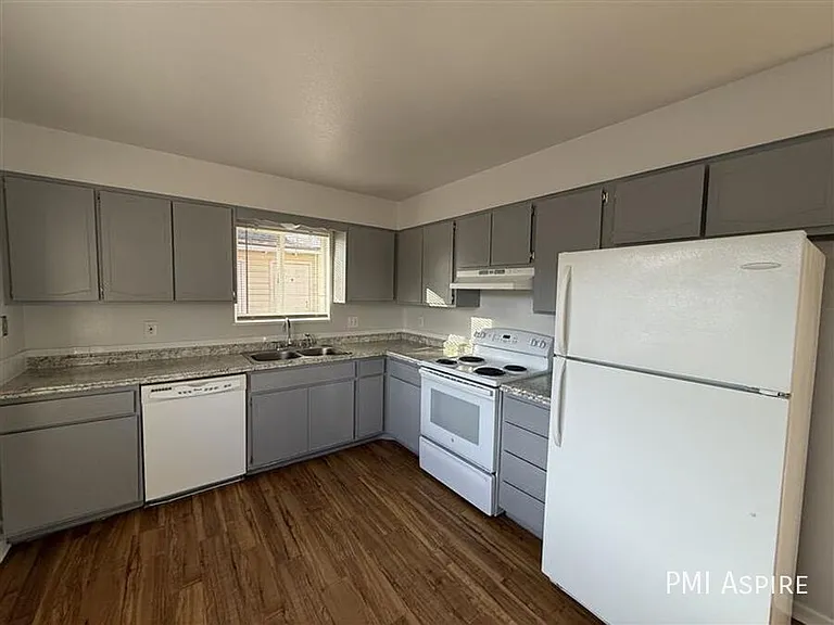 1410 E 16th St #1428 — Photo 5