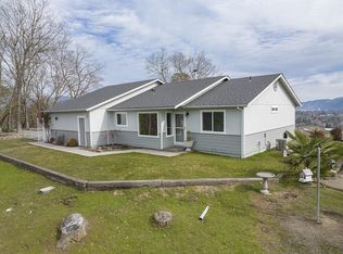 181 Azalea Dr, Grants Pass, OR 97526