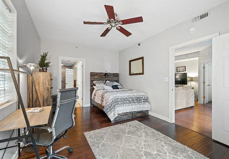 718 Trade St #301 — Photo 8