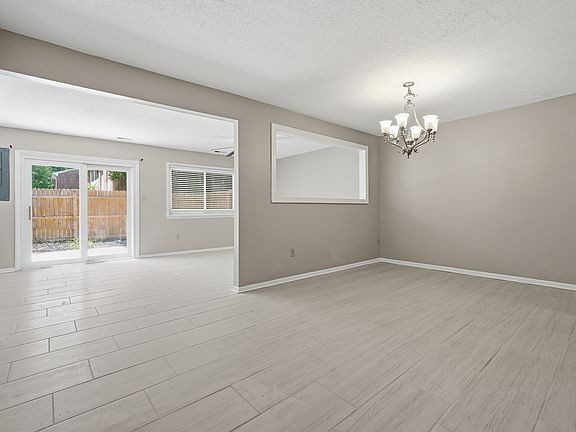 5th image of 125 Tower Dr #1