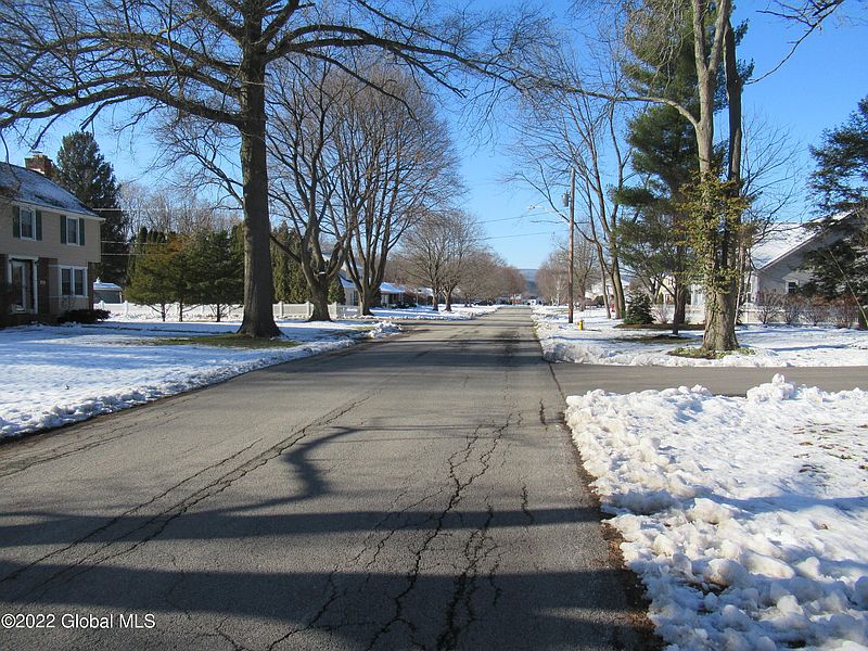 3rd image of 816 Sanders Avenue