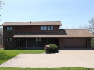 510 Rock Cut Rd, Hazel Green, WI 53811