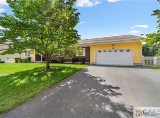 16 Rosewood Ln, Monroe Township, NJ