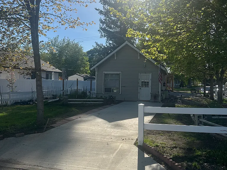 1815 N Medina St — Photo 1