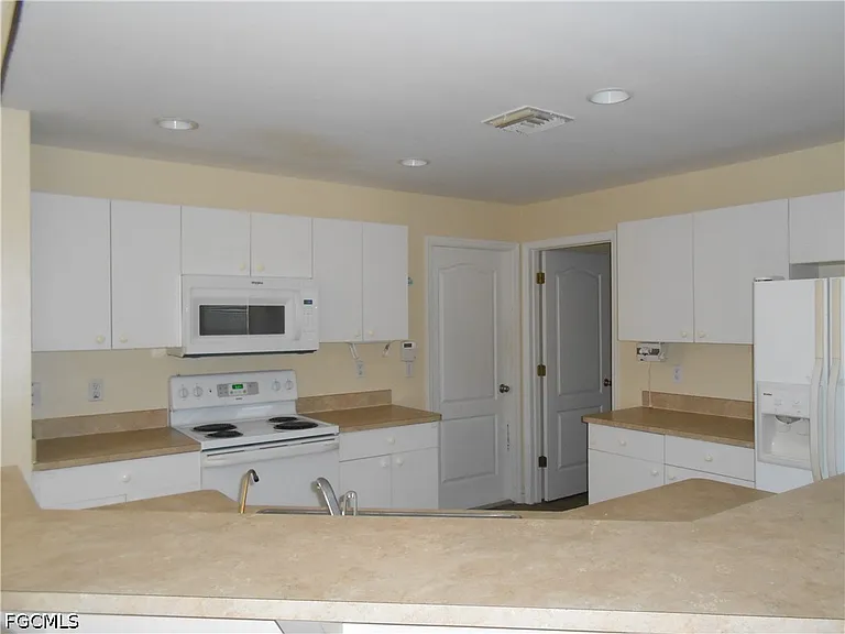 1221 Belair St E — Photo 3