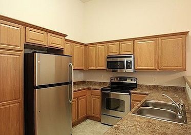 2nd image of 1620 Lincoln Dr Unit 103