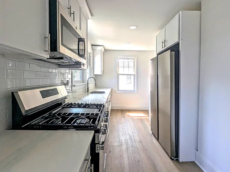 344 Roslyn Ave #2 — Photo 5