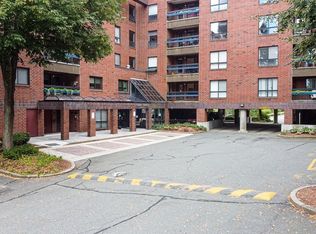 4 Summit Dr APT 305, Reading, MA 01867