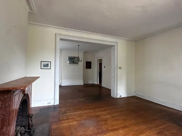 188 Davis Avenue image 4 of 14