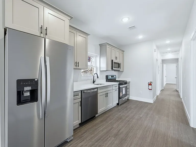 392 S 19th St #3 — Photo 4