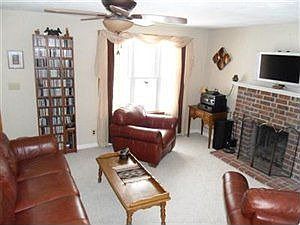 5th image of 7012 Glenwood Ave