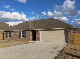 2004 Maple Ct, Gentry, AR 72734