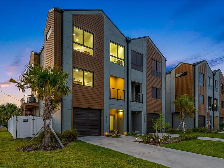 2200 Bay Blvd #A — Photo 1