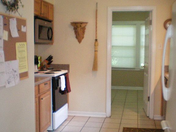3rd image of 1618 Hickory Dr