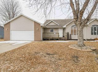 911 S Colleen Ln, Sioux Falls, SD 57106