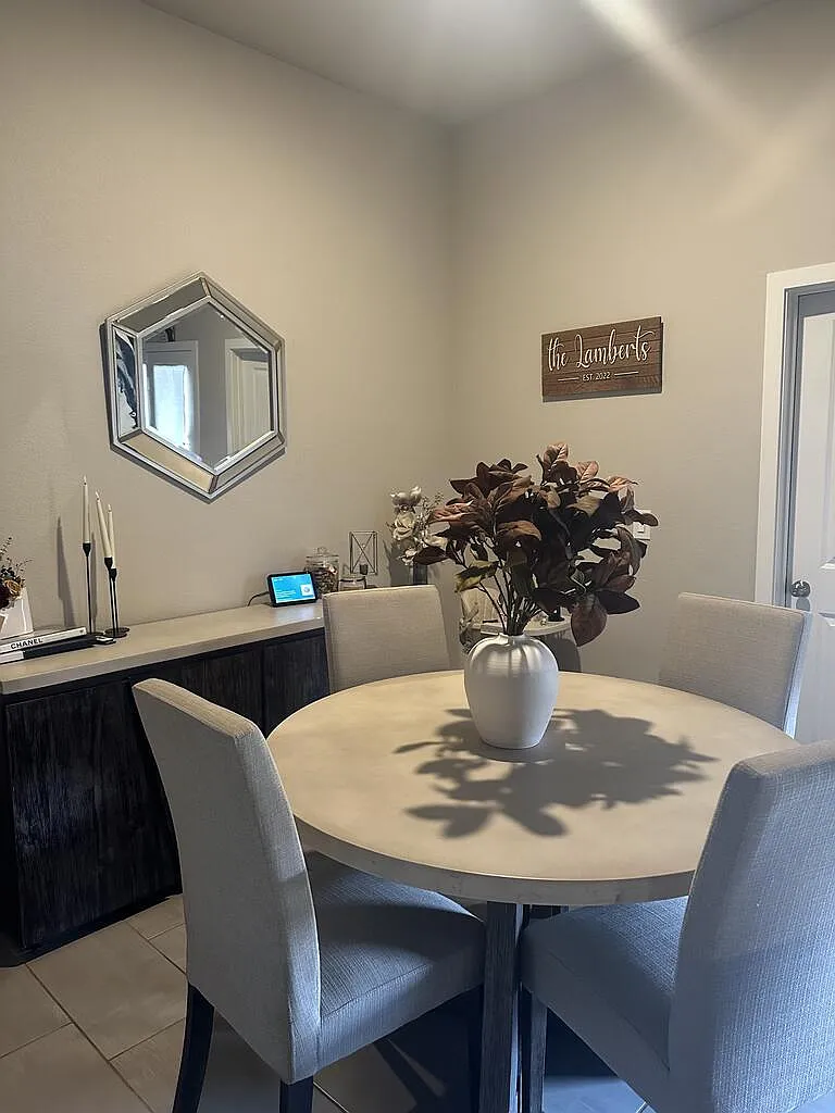 3 bed, 2.0 bath, 1390 sqft, $2,900 — Photo 2