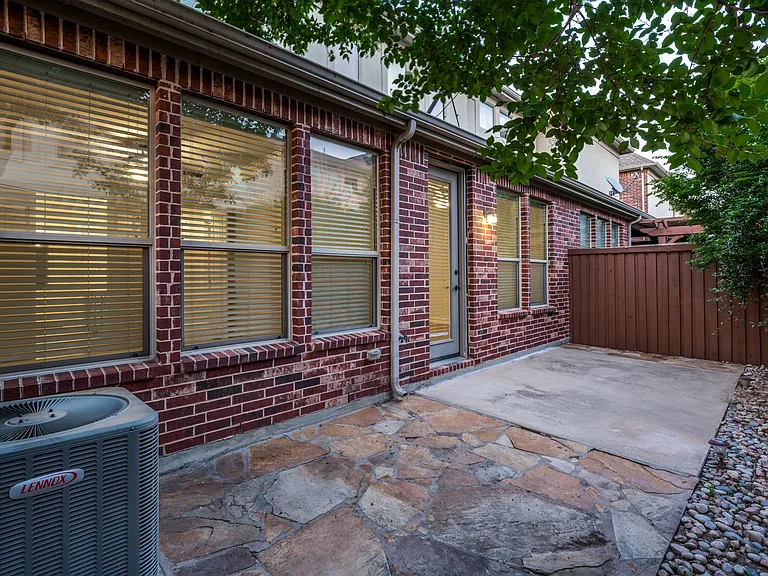 4828 Durham Dr — Photo 28