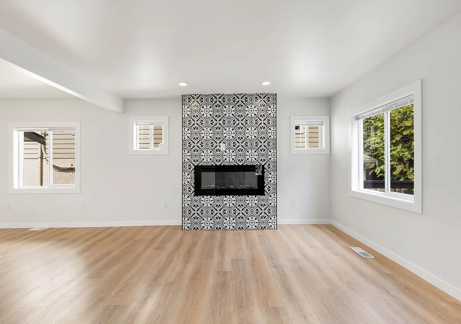 Beautifully Remodeled North Seattle Home with MIL Suite Never Lived In! — Photo 3