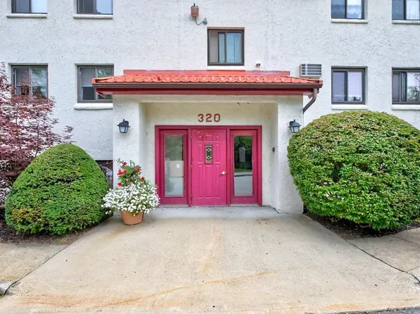 320 Fellsview Ter APT 321, Stoneham, MA 02180