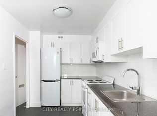 6200 Bathurst St #711, Toronto, ON M2R 2A3
