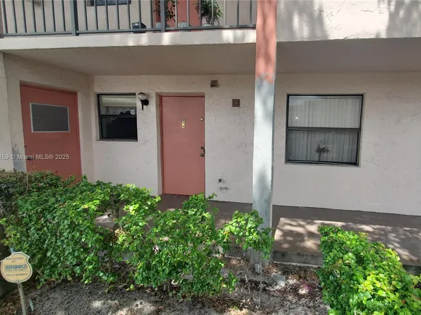 901 NE 209th Ter APT 104, Miami, FL 33179