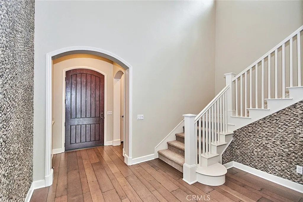 4 bed, 4.5 bath, 3324 sqft, $7,500 — Photo 3