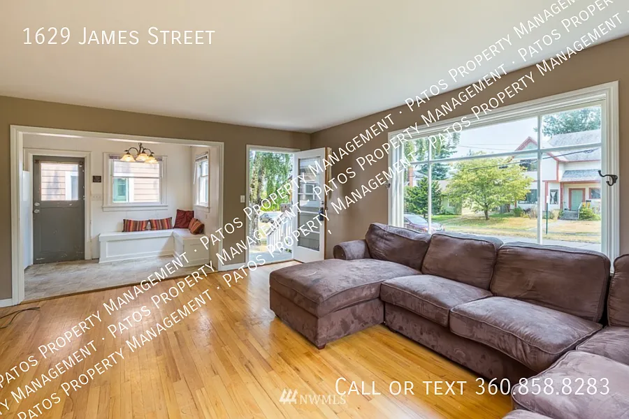 Live 5-Minutes from WWU Roommate-Friendly Home Near Downtown Bellingham — Photo 4