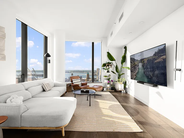 11 Hoyt St #45H — Photo 3