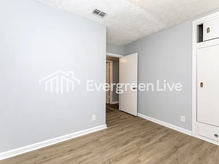 2103 Tegner Dr — Photo 13
