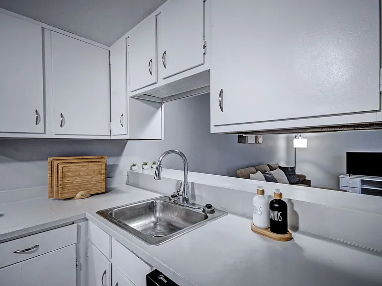 225 W McDowell Rd — Photo 11