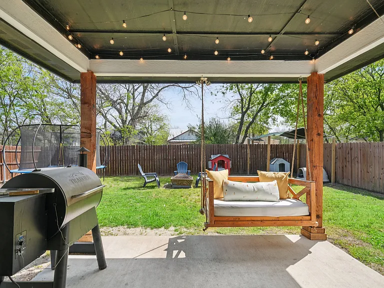 2605 Langford St — Photo 33