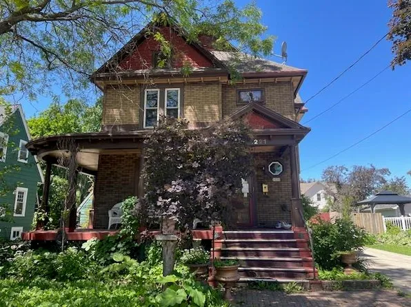 1221 Walnut St, Oshkosh, WI 54901