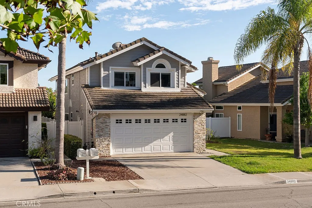 4 bed, 2.5 bath, 2013 sqft, $6,000 — Photo 1