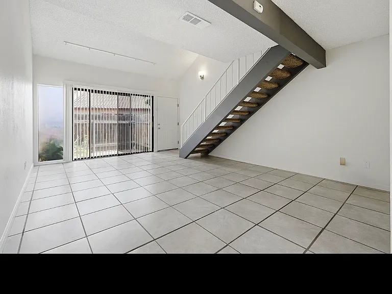 948 Greenfield Ave #948 — Photo 10