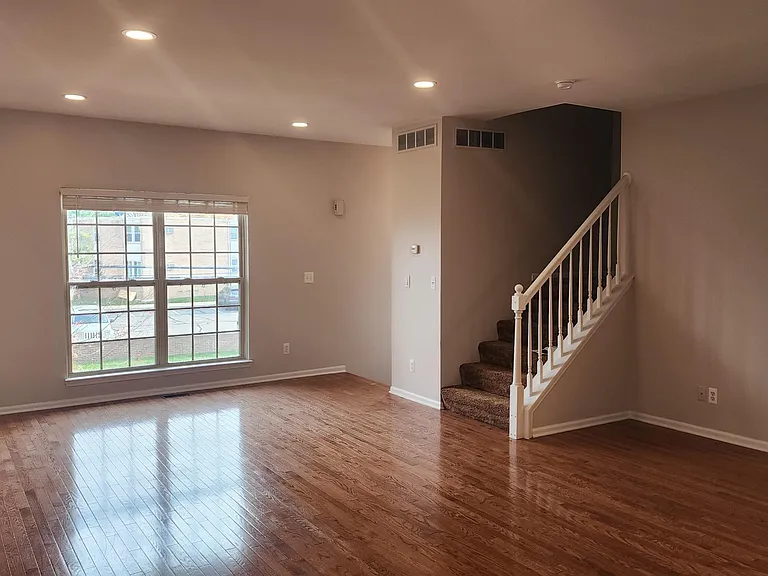 1574 Kessler Ave — Photo 3