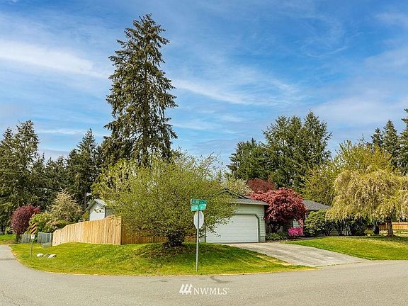 2nd image of 1405 Alki St NE