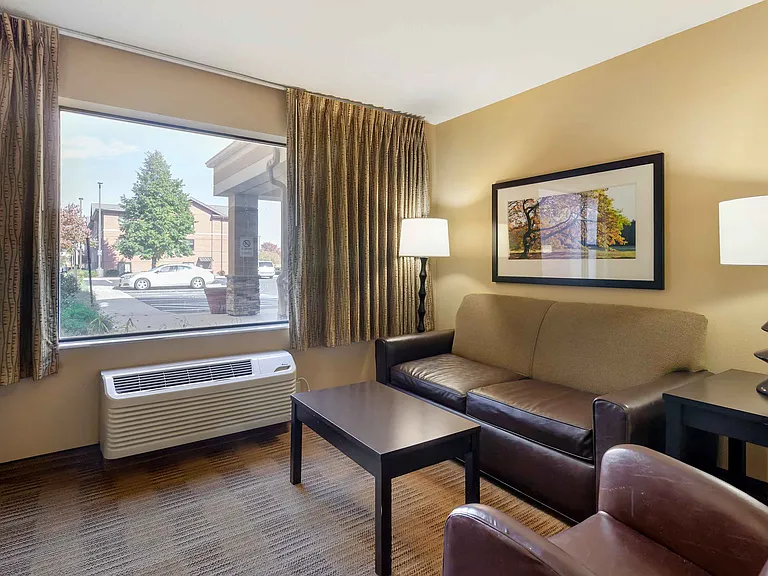 Studio Suite - 2 Full Beds