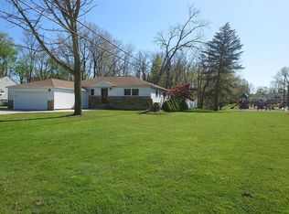 5275 Thornbury Rd, Lyndhurst, OH 44124