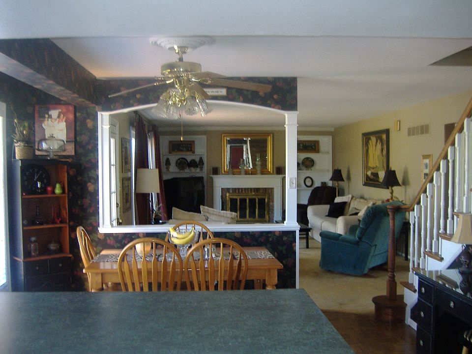 2nd image of 119 Highgrove Ln