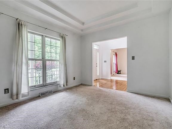 4th image of 204 Hampshire Dr
