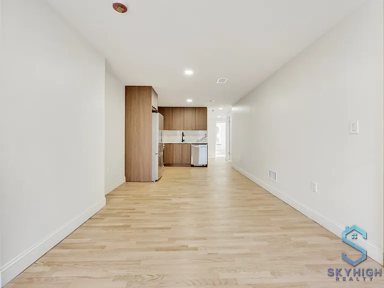 594 Van Buren St #1B — Photo 3