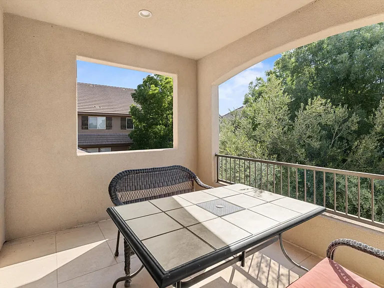 N Coral Ridge Dr — Photo 15