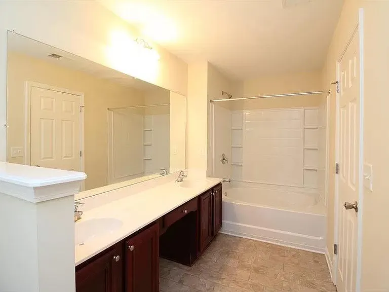 1272 Houndslake Dr — Photo 5